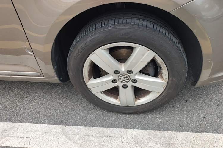 Used Volkswagen Touran 2015 1.4T DSG Comfort Edition 5 Seats Right Front Wheel Hub