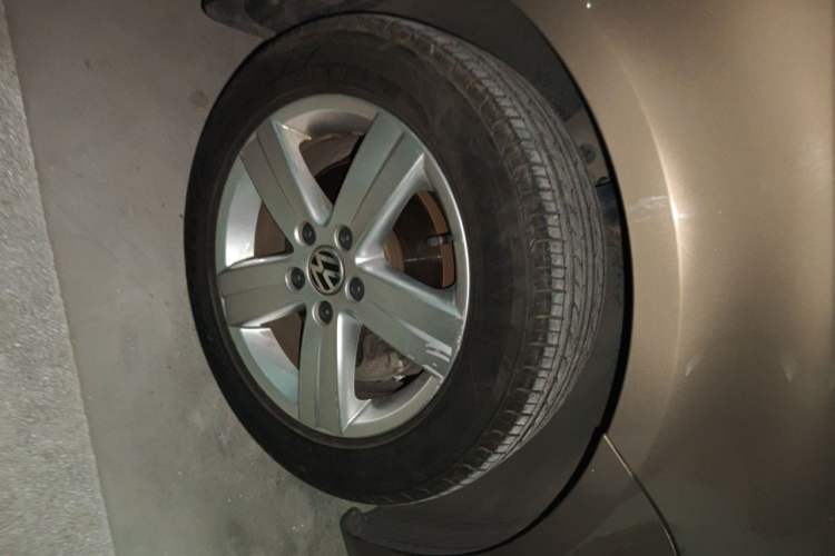 Used Volkswagen Touran 2015 1.4T DSG Comfort Edition 5 Seats Right Front Wheel Hub