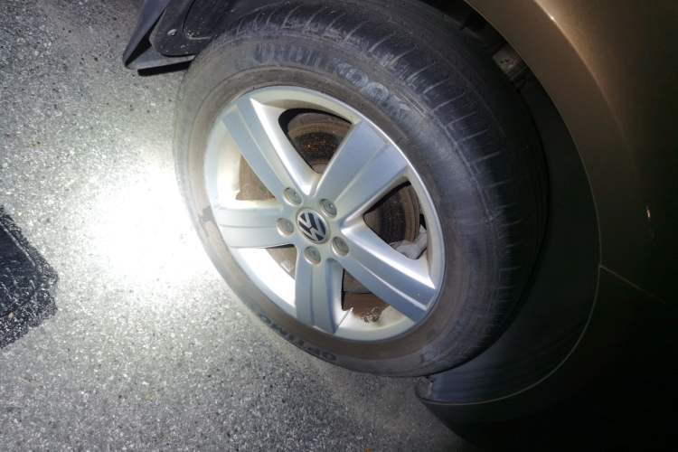Used Volkswagen Touran 2015 1.4T DSG Comfort Edition 5 Seats Right Front Wheel Hub