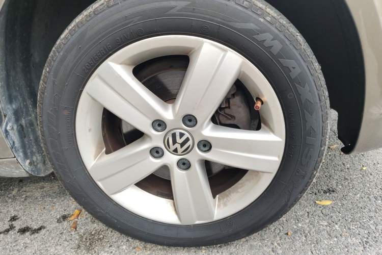 Used Volkswagen Touran 2015 1.4T DSG Comfort Edition 5 Seats Right Front Wheel Hub