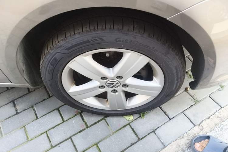 Used Volkswagen Touran 2015 1.4T Manual Fashion Edition 5-Seater Right Front Wheel Hub