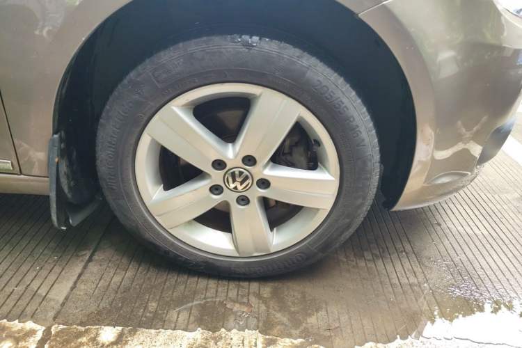 Used Volkswagen Touran 2015 1.4T DSG Comfort Edition 5 Seats Right Front Wheel Hub