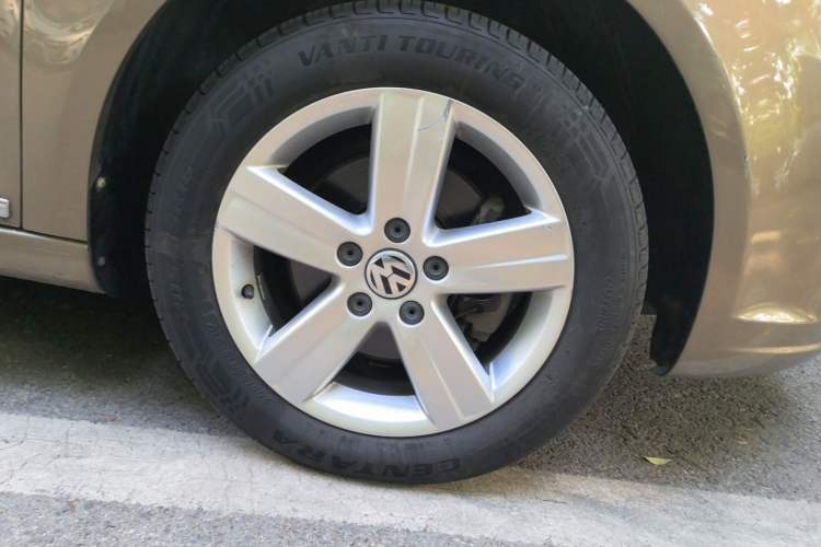 Used Volkswagen Touran 2015 1.4T DSG Comfort Edition 5 Seats Right Front Wheel Hub
