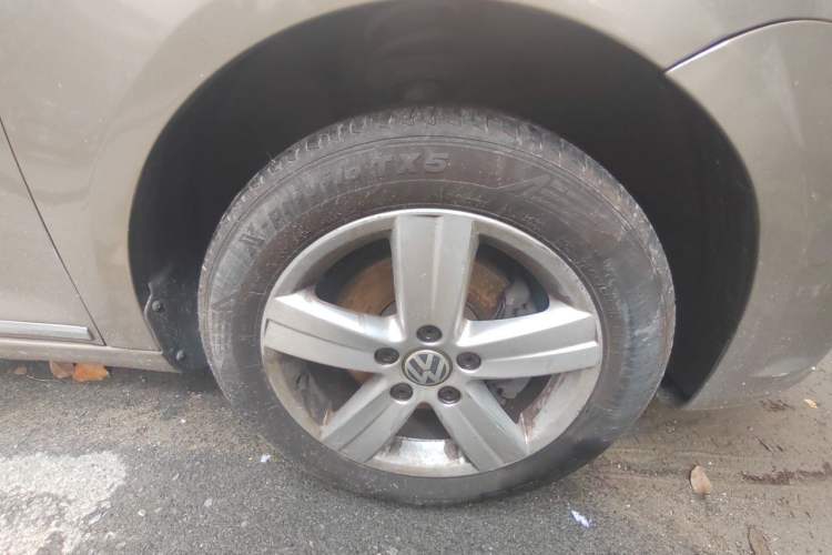 Used Volkswagen Touran 2015 1.4T DSG Comfort Edition 5 Seats Right Front Wheel Hub