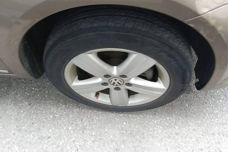 Used Volkswagen Touran 2015 1.4T DSG Comfort Edition 5 Seats Right Front Wheel Hub