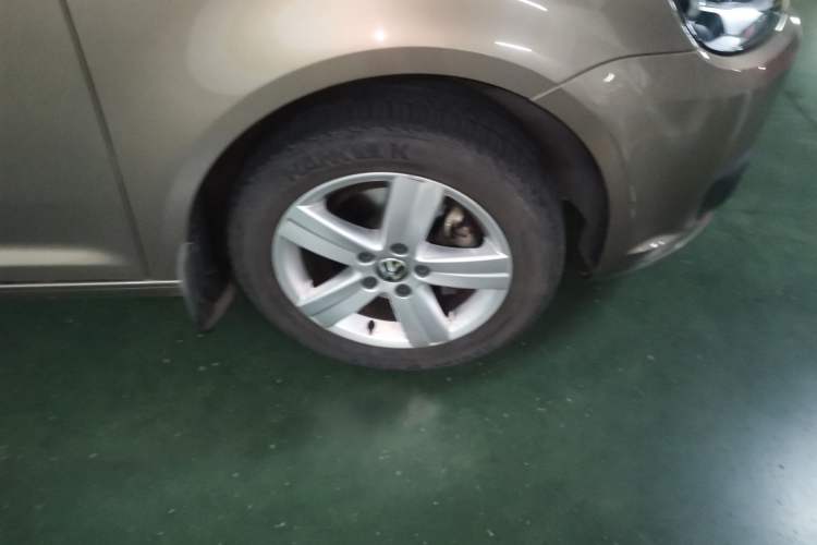 Used Volkswagen Touran 2015 1.4T Manual Fashion Edition 5-Seater Right Front Wheel Hub