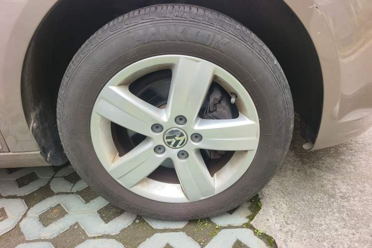 Used Volkswagen Touran 2015 1.4T Manual Comfort Edition 5-Seater Right Front Wheel Hub