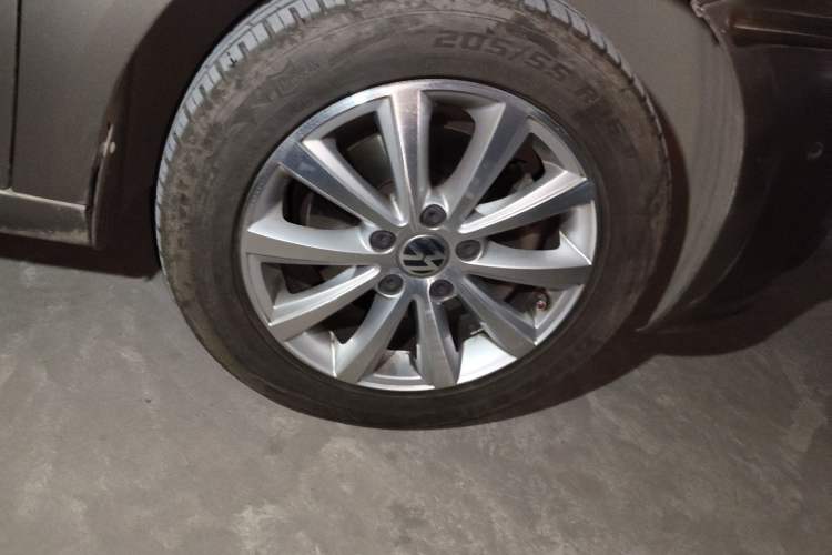 Used Volkswagen Touran 2015 1.4T DSG Luxury Edition 5-Seater Right Front Wheel Hub