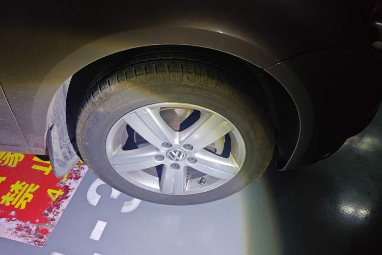 Used Volkswagen Touran 2015 1.4T Manual Fashion Edition 5-Seater Right Front Wheel Hub