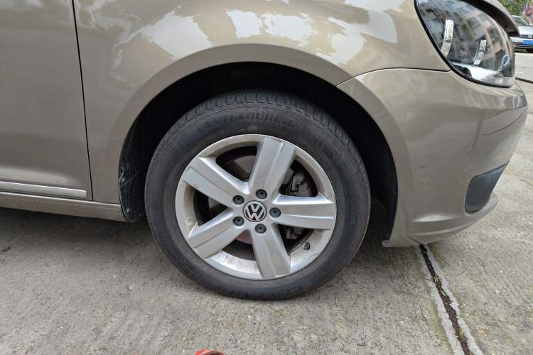 Used Volkswagen Touran 2015 1.4T DSG Comfort Edition 5 Seats Right Front Wheel Hub