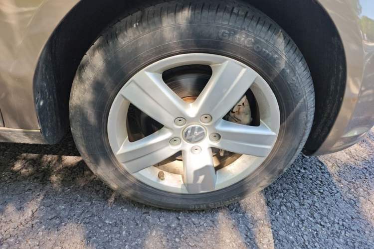 Used Volkswagen Touran 2015 1.4T DSG Comfort Edition 5 Seats Right Front Wheel Hub