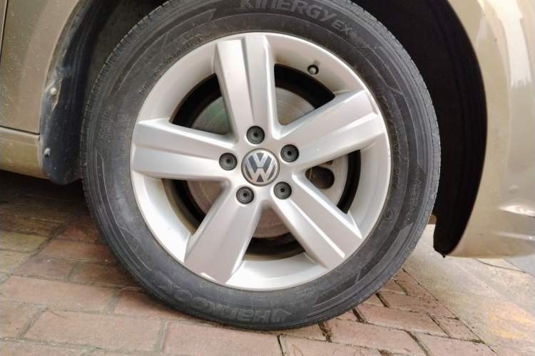 Used Volkswagen Touran 2015 1.4T DSG Comfort Edition 5 Seats Right Front Wheel Hub