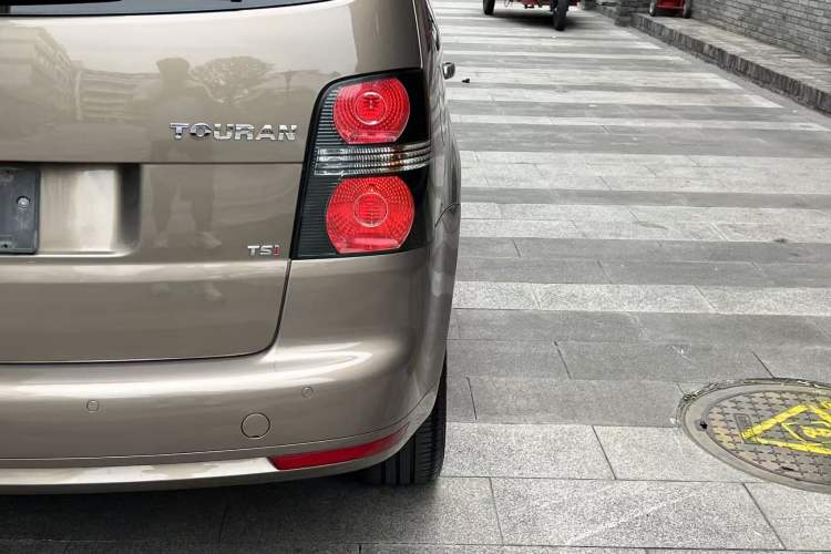 Used Volkswagen Touran 2015 1.4T Manual Comfort Edition 5-Seater Right Rear Taillight