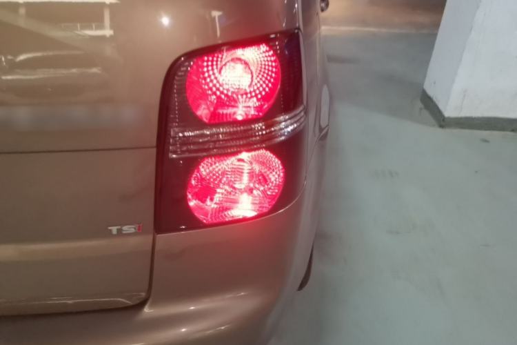 Used Volkswagen Touran 2015 1.4T DSG Comfort Edition 5 Seats Right Rear Taillight