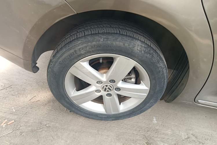 Used Volkswagen Touran 2015 1.4T DSG Comfort Edition 5 Seats Right Rear Wheel Hub