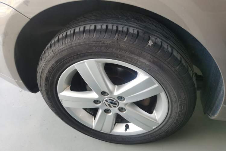 Used Volkswagen Touran 2015 1.4T DSG Comfort Edition 5 Seats Right Rear Wheel Hub