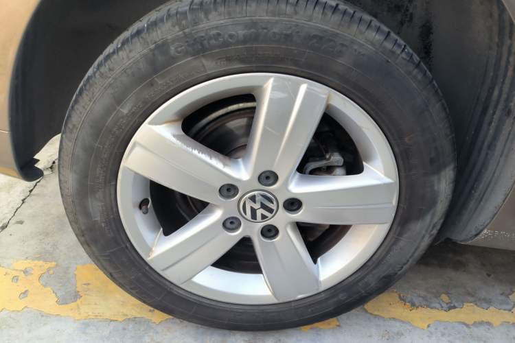 Used Volkswagen Touran 2015 1.4T Manual Fashion Edition 5-Seater Right Rear Wheel Hub