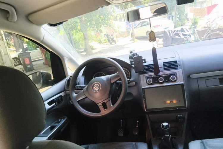 Used Volkswagen Touran 2015 1.4T Manual Fashion Edition 5-Seater Steering Wheel