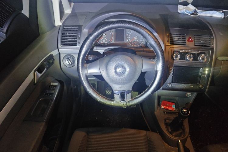 Used Volkswagen Touran 2015 1.4T Manual Fashion Edition 5-Seater Steering Wheel