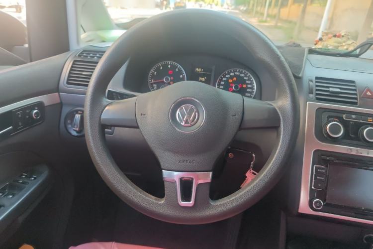 Used Volkswagen Touran 2015 1.4T Manual Fashion Edition 5-Seater Steering Wheel