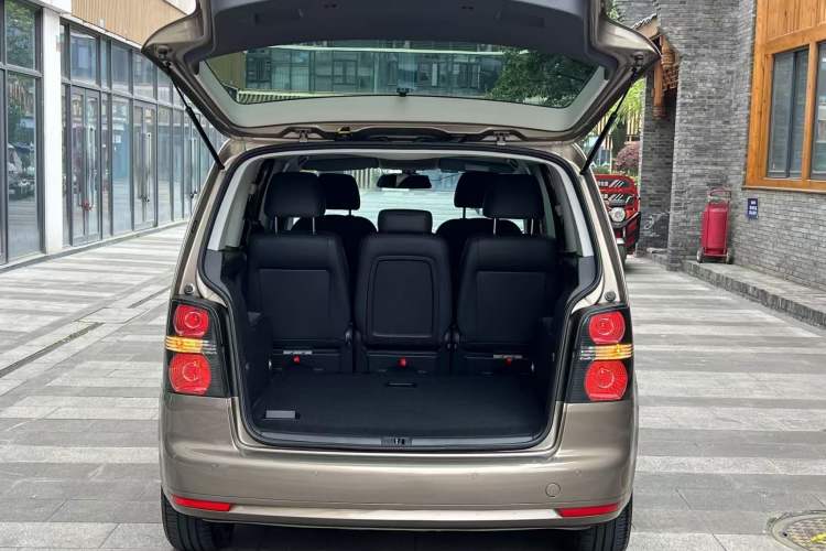 Used Volkswagen Touran 2015 1.4T Manual Comfort Edition 5-Seater Trunk