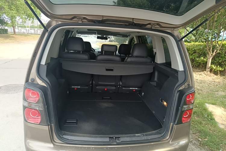 Used Volkswagen Touran 2015 1.4T DSG Comfort Edition 5 Seats Trunk