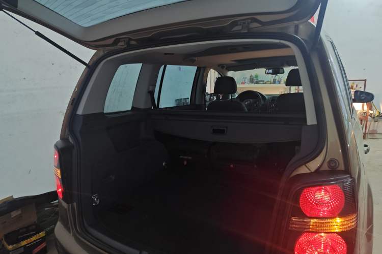 Used Volkswagen Touran 2015 1.4T Manual Comfort Edition 5-Seater Trunk