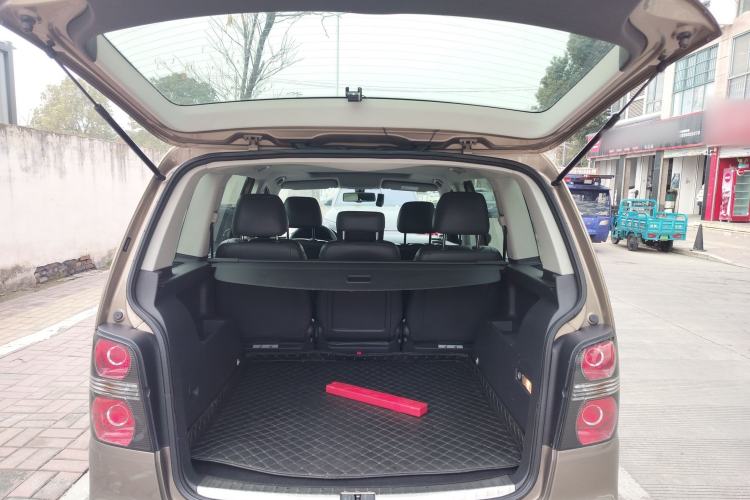 Used Volkswagen Touran 2015 1.4T Manual Comfort Edition 5-Seater Trunk