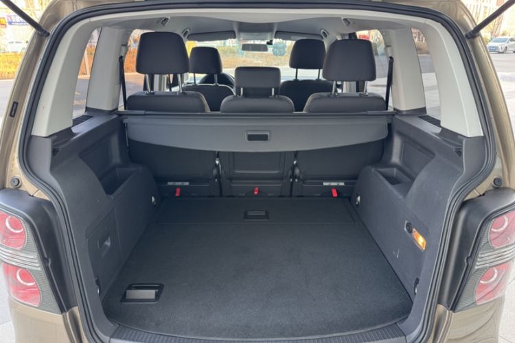 Used Volkswagen Touran 2015 1.4T Manual Fashion Edition 5-Seater Trunk