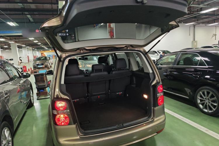 Used Volkswagen Touran 2015 1.4T DSG Comfort Edition 5 Seats Trunk
