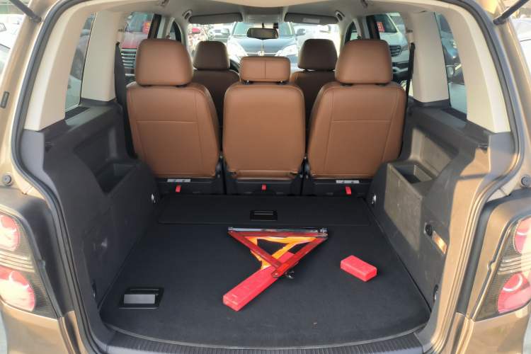 Used Volkswagen Touran 2015 1.4T Manual Fashion Edition 5-Seater Trunk