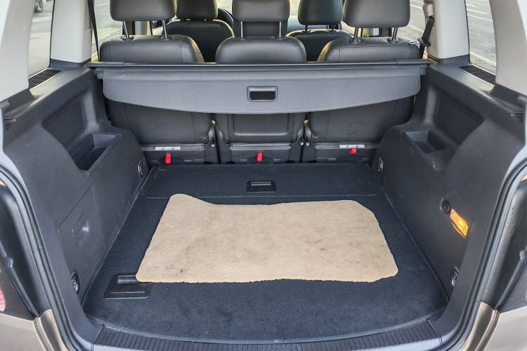 Used Volkswagen Touran 2015 1.4T DSG Comfort Edition 5 Seats Trunk