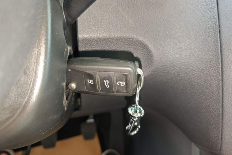 Used Volkswagen Touran 2015 1.4T Manual Comfort Edition 5-Seater Vehicle Key