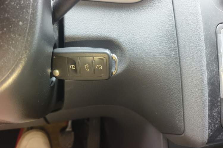 Used Volkswagen Touran 2015 1.4T Manual Comfort Edition 5-Seater Vehicle Key