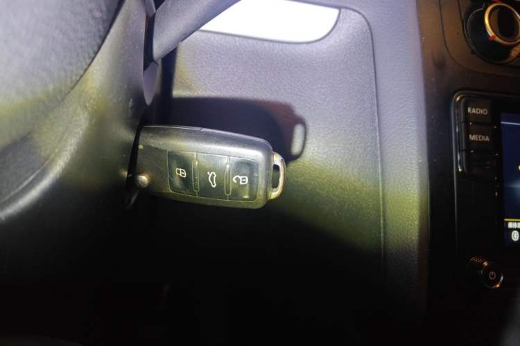 Used Volkswagen Touran 2015 1.4T Manual Fashion Edition 5-Seater Vehicle Key