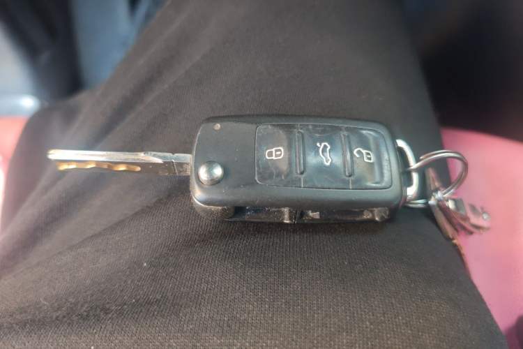 Used Volkswagen Touran 2015 1.4T Manual Fashion Edition 5-Seater Vehicle Key