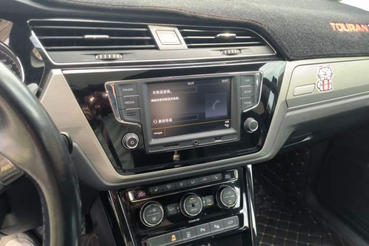 Used Volkswagen Touran 2016 Volkswagen Touran L 330TSI DSG Luxury Edition Audio And AC Panel