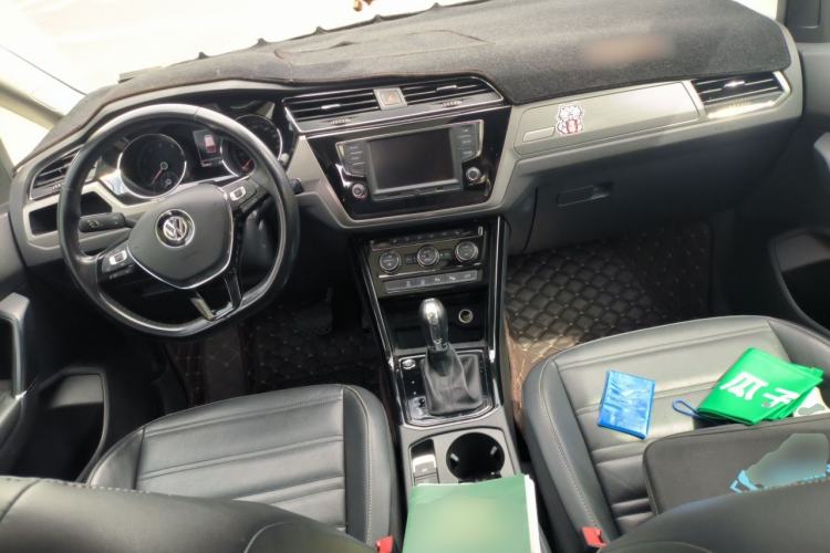 Used Volkswagen Touran 2016 Volkswagen Touran L 330TSI DSG Luxury Edition Center Console