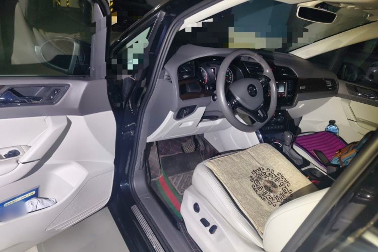 Used Volkswagen Touran  Driver Seat