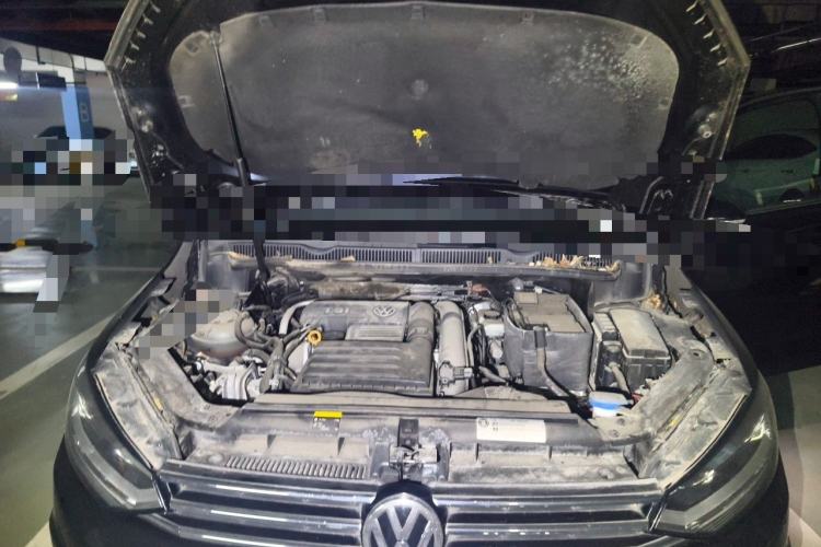 Used Volkswagen Touran  Engine Bay