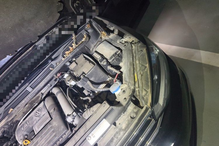 Used Volkswagen Touran  Engine Bay Left