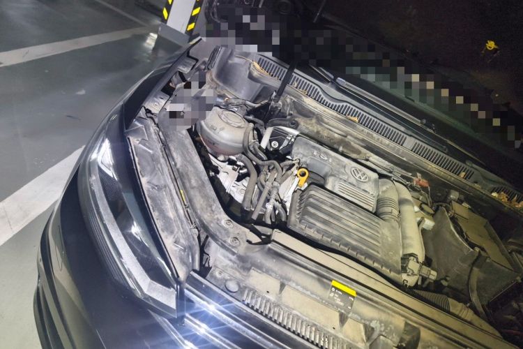 Used Volkswagen Touran  Engine Bay Right