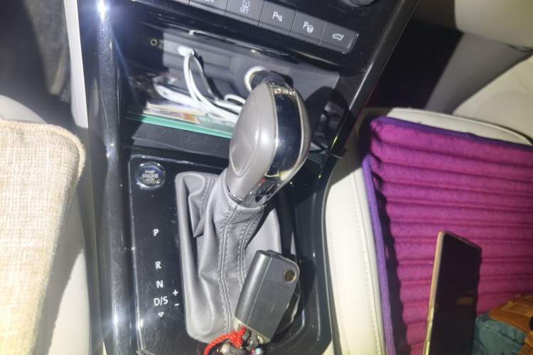 Used Volkswagen Touran  Gear Lever