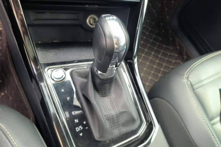 Used Volkswagen Touran 2016 Volkswagen Touran L 330TSI DSG Luxury Edition Gear Lever