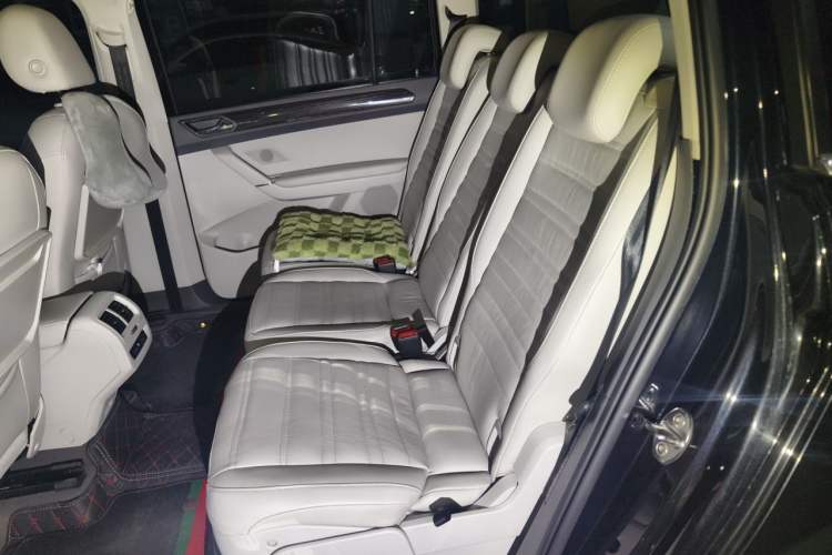 Used Volkswagen Touran  Left Rear Seat