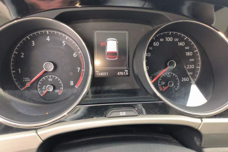 Used Volkswagen Touran 2016 Volkswagen Touran L 330TSI DSG Luxury Edition Odometer Close Up