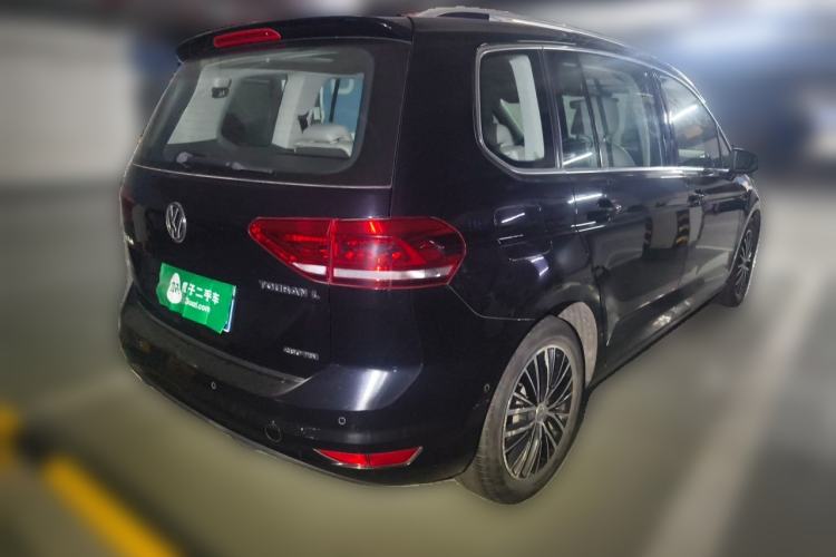Used Volkswagen Touran  Rear Right 45 Deg