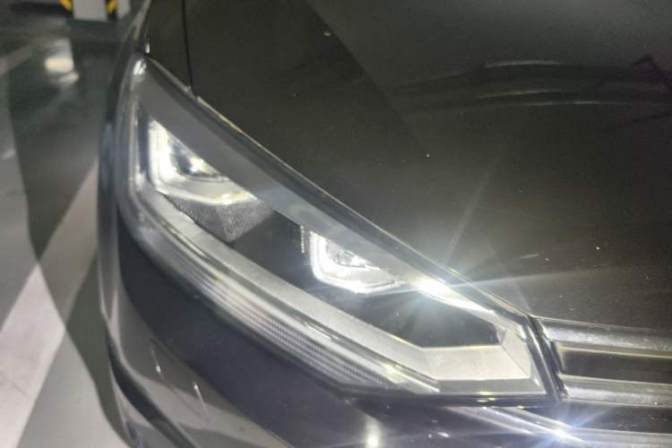 Used Volkswagen Touran  Right Front Headlight