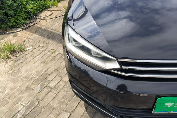Used Volkswagen Touran 2016 Volkswagen Touran L 330TSI DSG Luxury Edition Right Front Headlight
