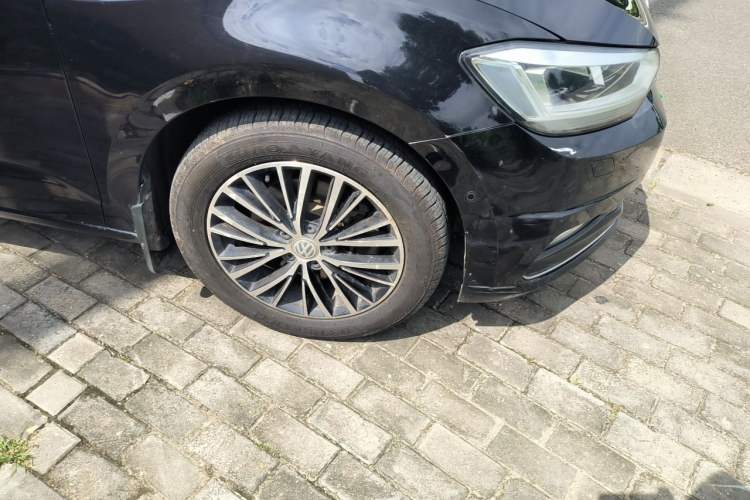 Used Volkswagen Touran 2016 Volkswagen Touran L 330TSI DSG Luxury Edition Right Front Wheel Hub